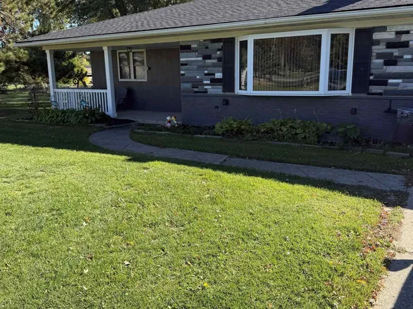 36290 Moravian Dr, Clinton Township, MI 48035