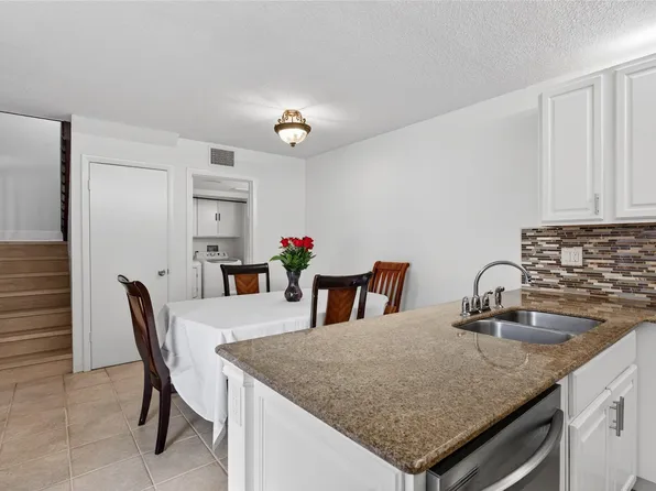 6131 NW 55th Lane, Tamarac, FL 33319