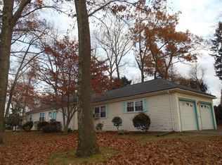 85 Overlook Dr, Springfield, MA 01118