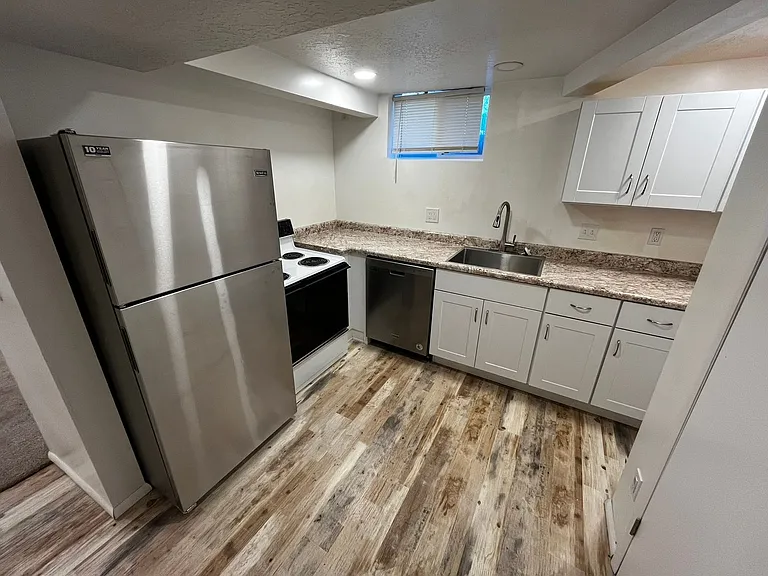 568-574 E 200 S — Photo 1
