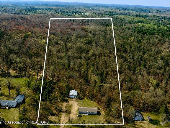2nd image of 145 W Pioneer Rd