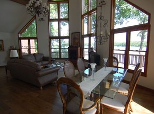 207 Lands End Rd, Hillsboro, IL 62049