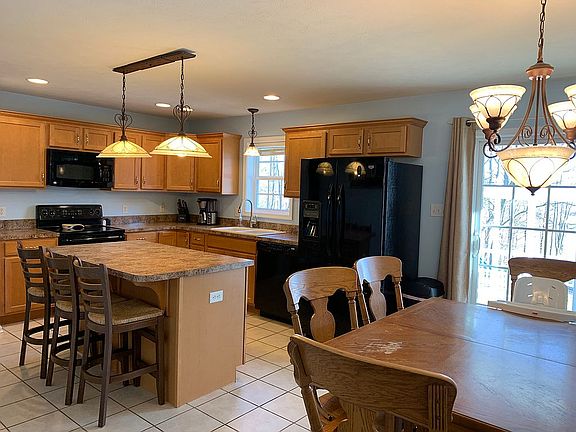 bright airy kitchen w/dining