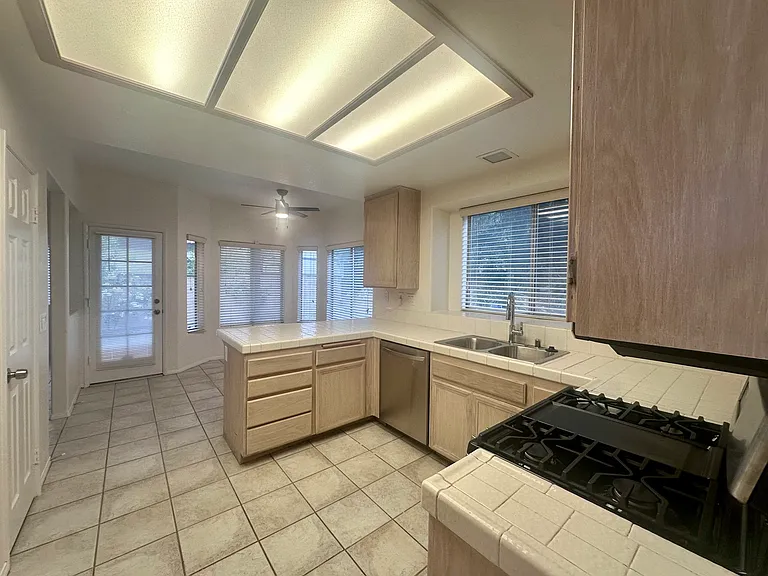 10292 Southridge Dr — Photo 6