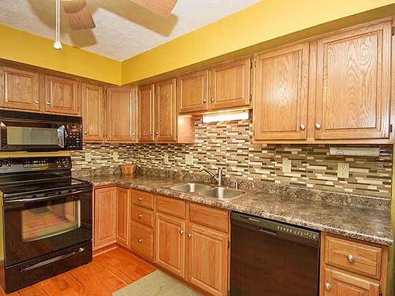 4th image of 2845 W 63rd St