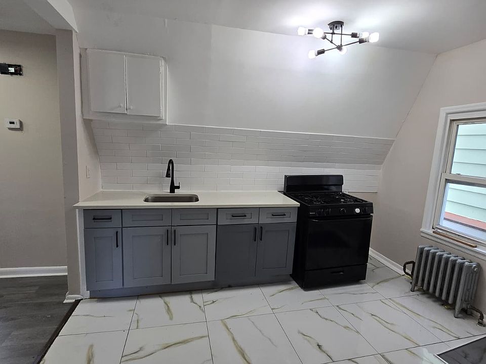 1st image of 357 Peshine Ave #3