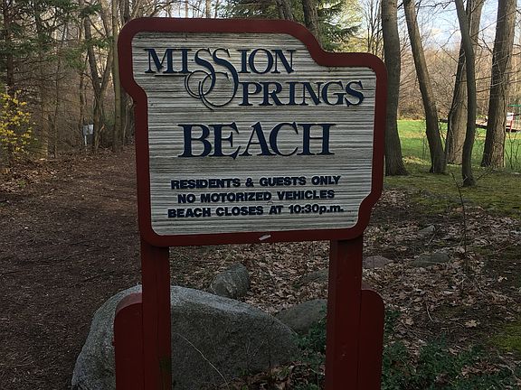 2nd image of 6062 Beachwood Dr