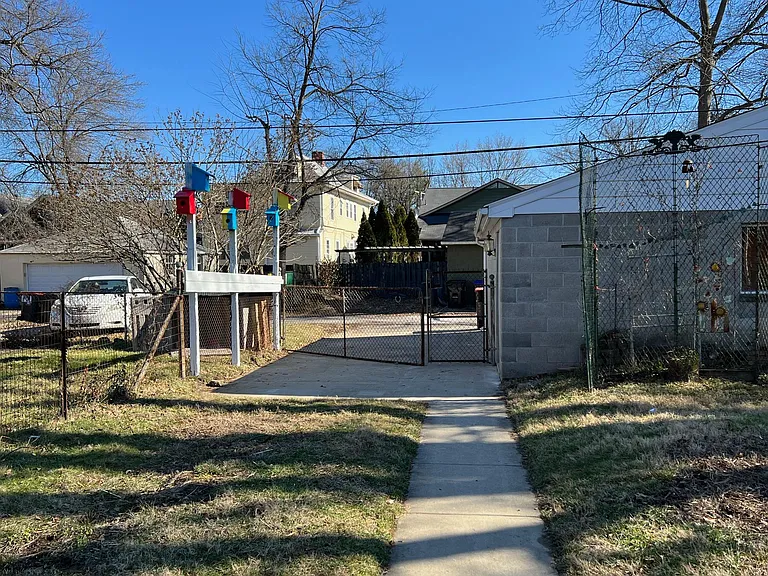 great yard
and plenty of parking with very large 2.5 car garage