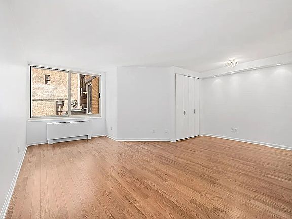 3rd image of 201 W 72nd St APT 5H