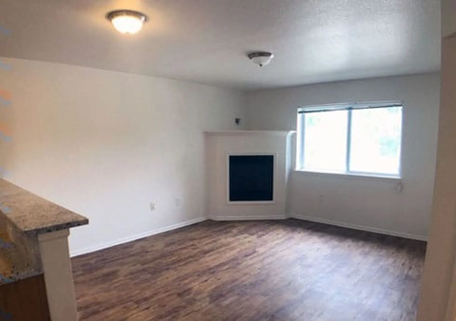 3 Bedroom 2 Bathroom just East of Campus on 30th Street, perfect walking distance for students. — Photo 2