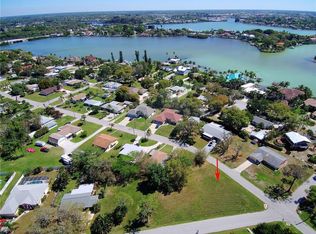 513 Pine Rd, Nokomis, FL 34275