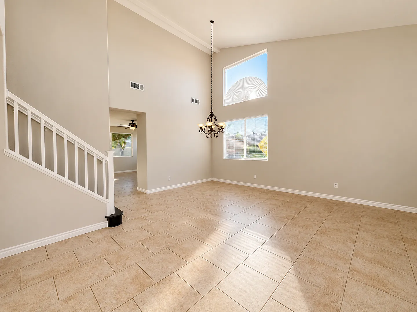 Beautiful and Spacious 5 Bedroom Menifee Home for Rent — Photo 4