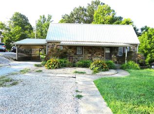 6 E Judson St, Bloomfield, IN 47424