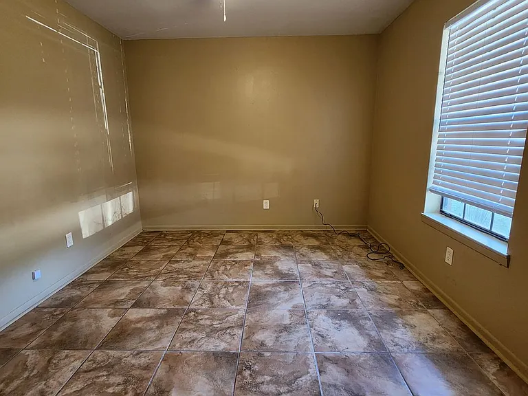 318 Houston St #1-10 — Photo 9