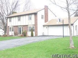63 Woodberry Rd, New Hartford, NY 13413