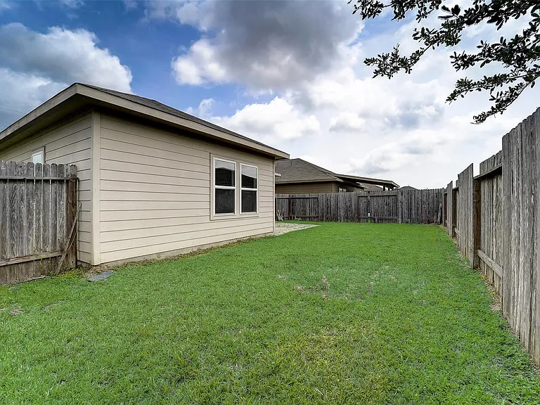 315 Apache Field Ln — Photo 30