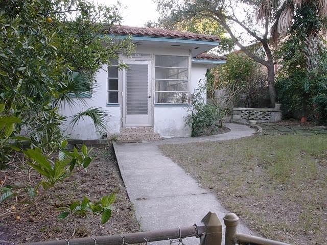 1st image of 630 10th Ave S