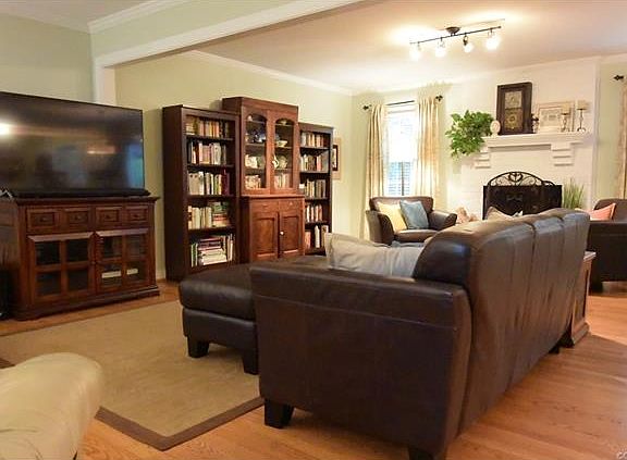 4th image of 1903 Falconbridge Ct