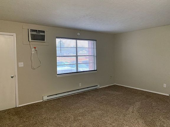 5th image of 301 W Watts St #6