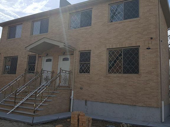 4th image of 1549 E 98th St