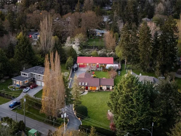 10807 Madrona Dr, North Saanich, BC V8L 5P1