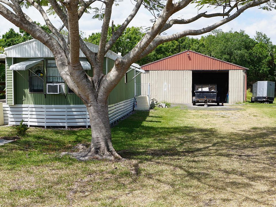 Main House. 
40'X30' Barn with 220 Electric