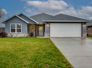 1170 S Fountain Ave, Republic, MO 65738