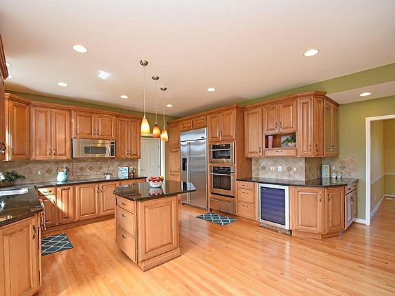 3rd image of 5698 Fairway Dr