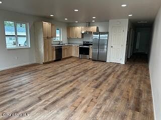 5th image of 374 Harriet St