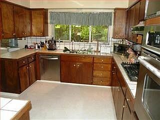 4th image of 1110 Cascade Dr