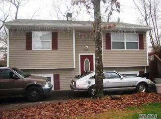 207A Mastic Blvd, Mastic, NY 11950