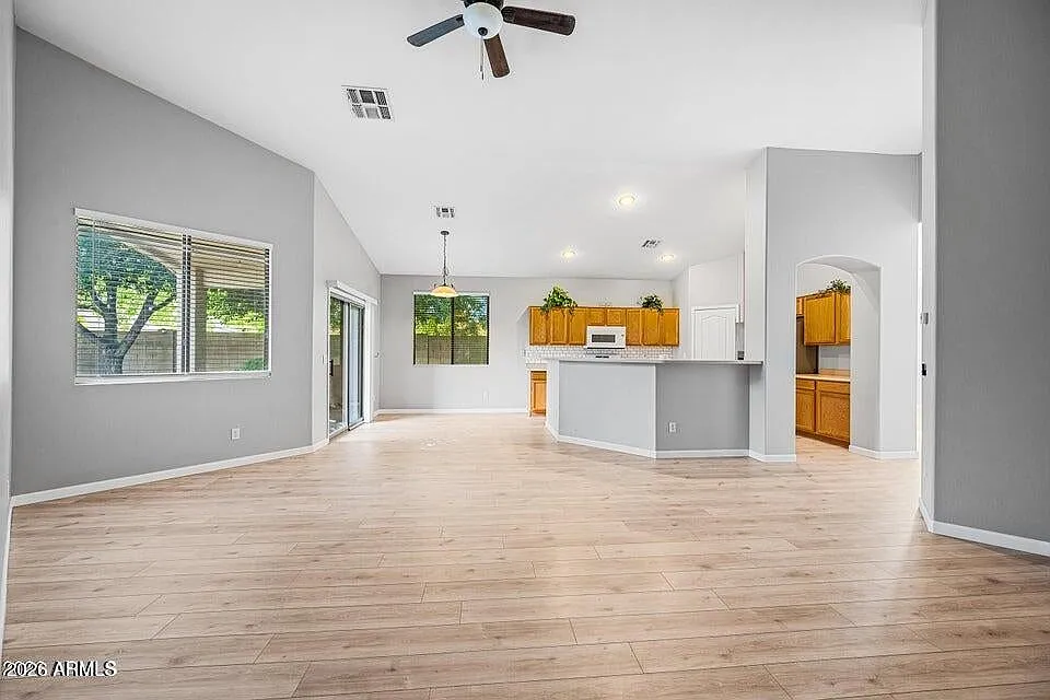 4 bed, 2166 sqft, $2,500 — Photo 2