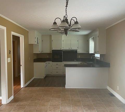 4th image of 2924 Lake Dr