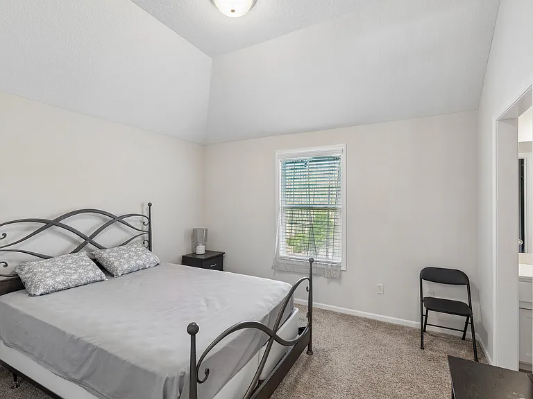 16324 Farley St — Photo 23