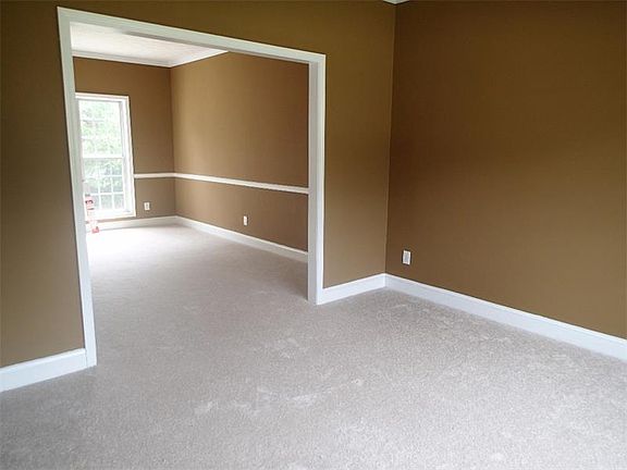 4th image of 616 Autumn Leaf Cir