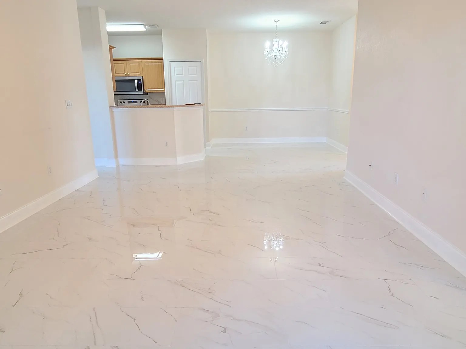 3 bed, 1350 sqft, $2,200 — Photo 3