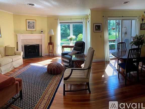 3rd image of 6 Pond Dr W