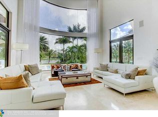 5700 W Peppertree Cir, Davie, FL 33314