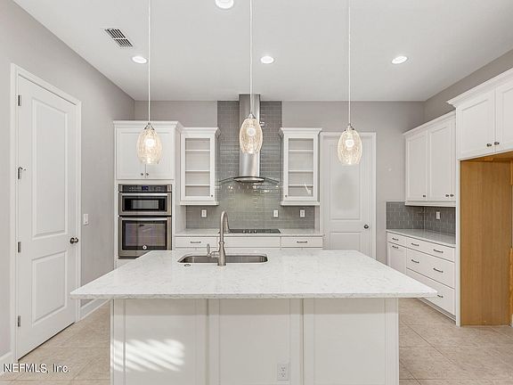 4th image of 15051 Venosa Cir