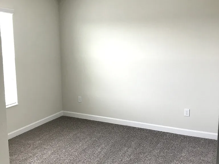 11131 Sycamore Woods Dr — Photo 40