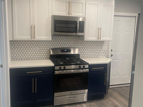 3rd image of 23 Howard St Floor 1
