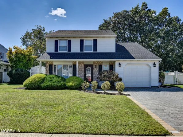 4 Scarlet Lane, Howell, NJ 07731