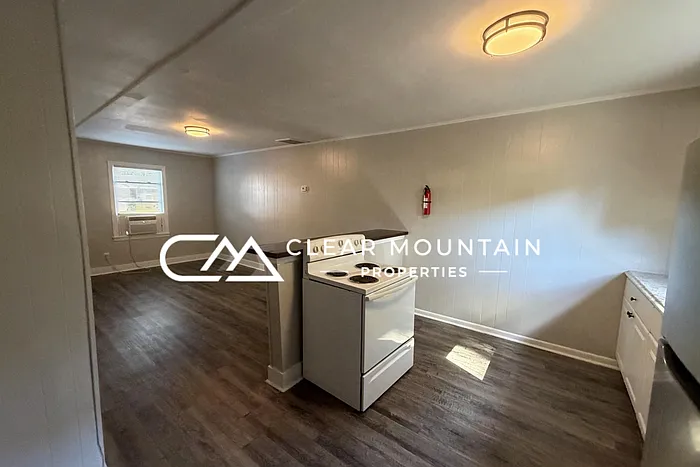 2 bed, 1.0 bath, 900 sqft, $1,095 — Photo 2