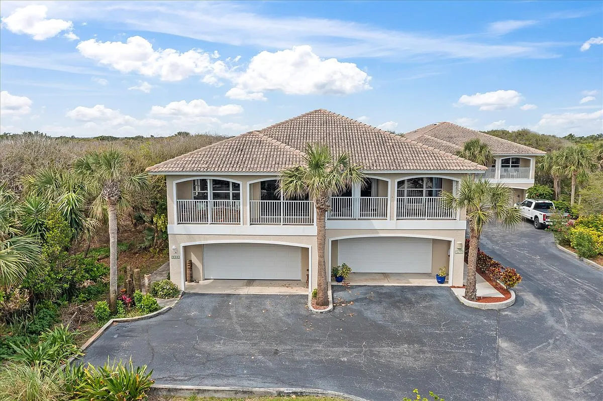 3 bed, 2.5 bath, 1697 sqft, $3,200 — Photo 3