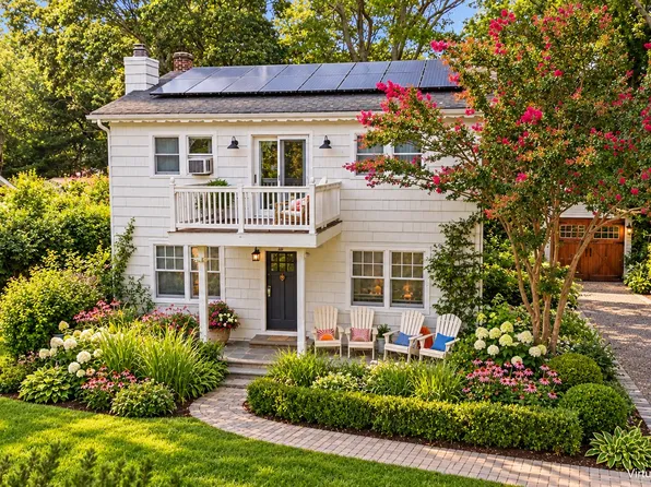 41 Raynor Rd, Southampton, NY 11968
