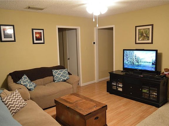 3rd image of 361 Hawthorne Ln