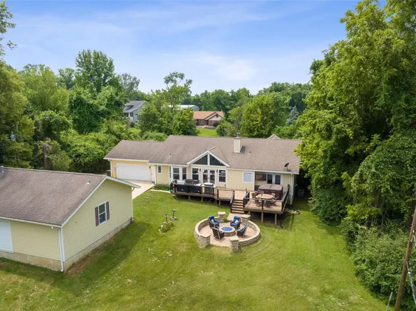 1125 Woodcrest Ln, Hazelwood, MO 63042