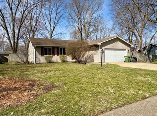 207 Barbara Dr, Mahomet, IL