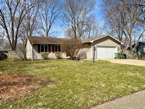 207 Barbara Dr, Mahomet, IL 61853