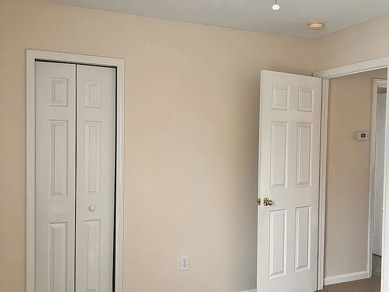 110 Shelby Ct — Photo 30